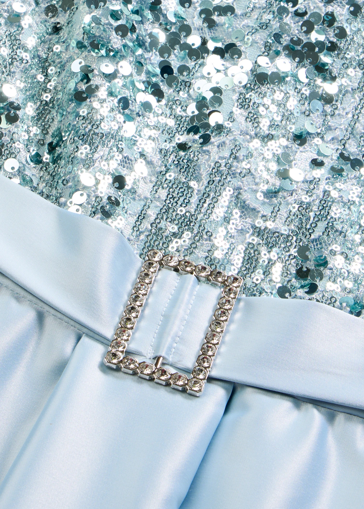 Rochie de seară din satin lucios, cu paiete • albastru pudrat • magazin bonprix