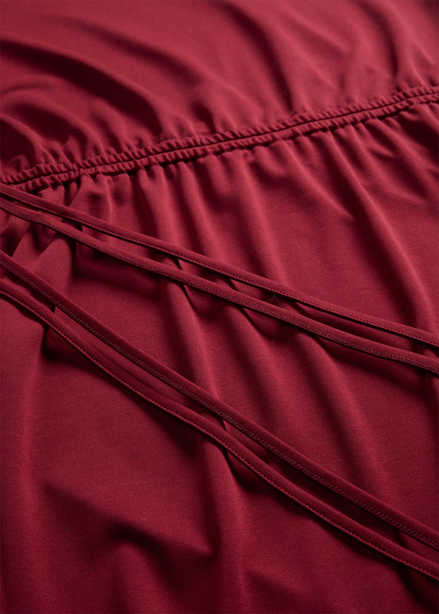 Robe douce en jersey piqué • rouge rubis • Boutique bonprix