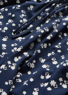 Pantaloni din jerse texturat • bleumarin/alb înflorat • magazin bonprix