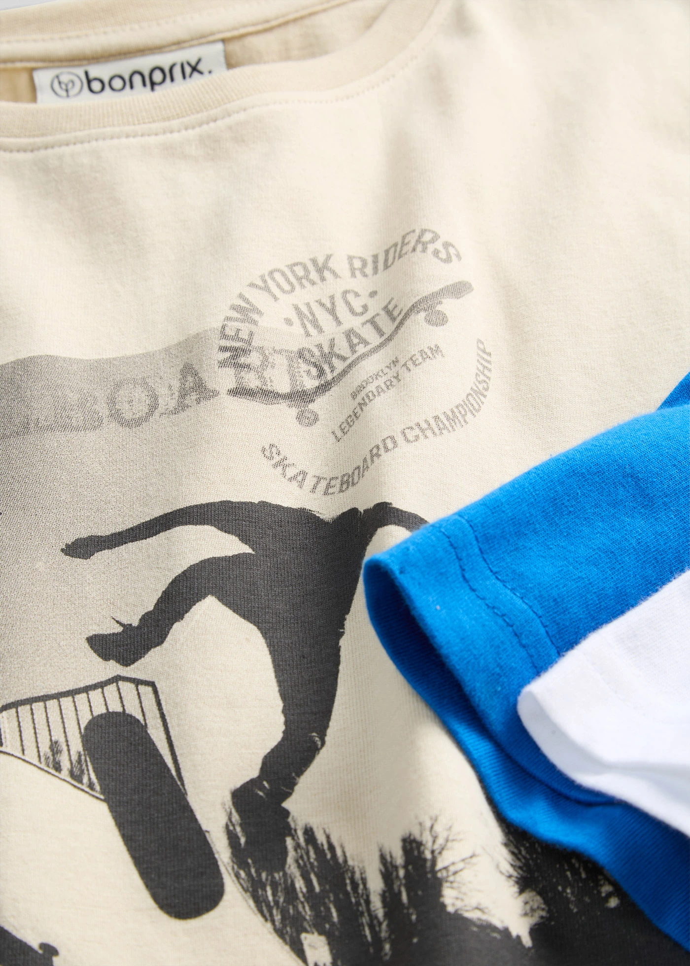 Tricou din bumbac organic 100% (set/3 buc.) • albastru-azur+alb+bej nisipiu cu imprimeu • magazin bonprix