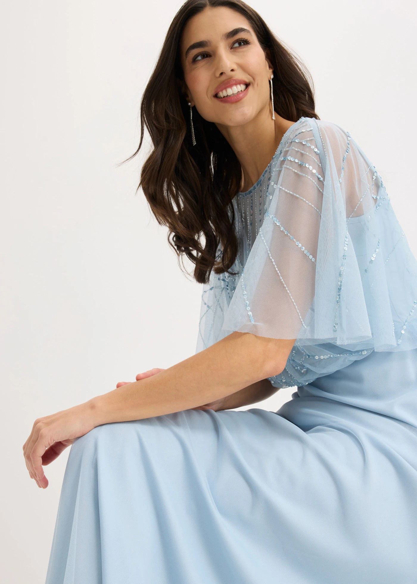 Robe longue en tulle fin avec sequins brodés • bleu poudré • Boutique bonprix