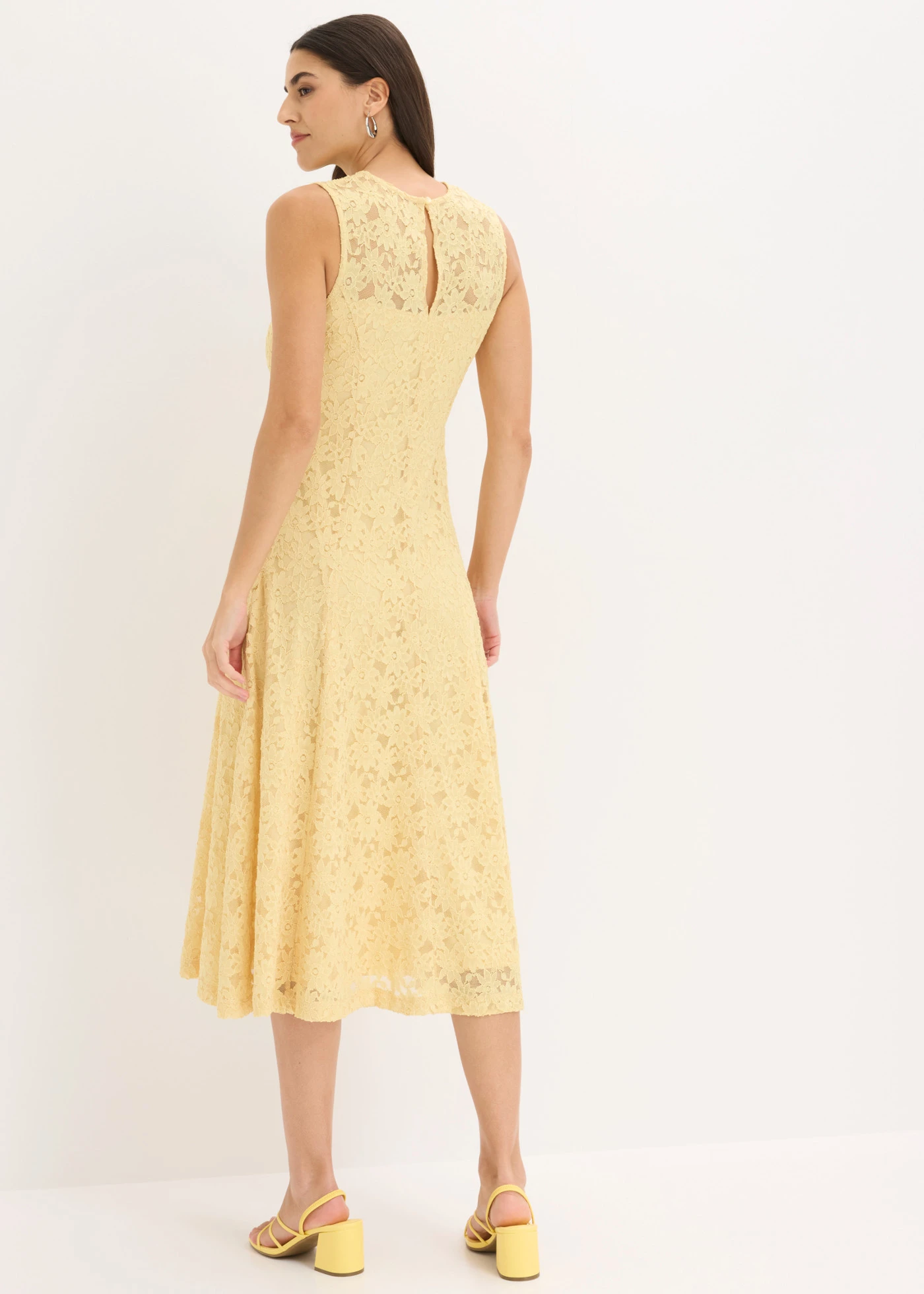 Robe midi à dentelle • jaune pastel • Boutique bonprix
