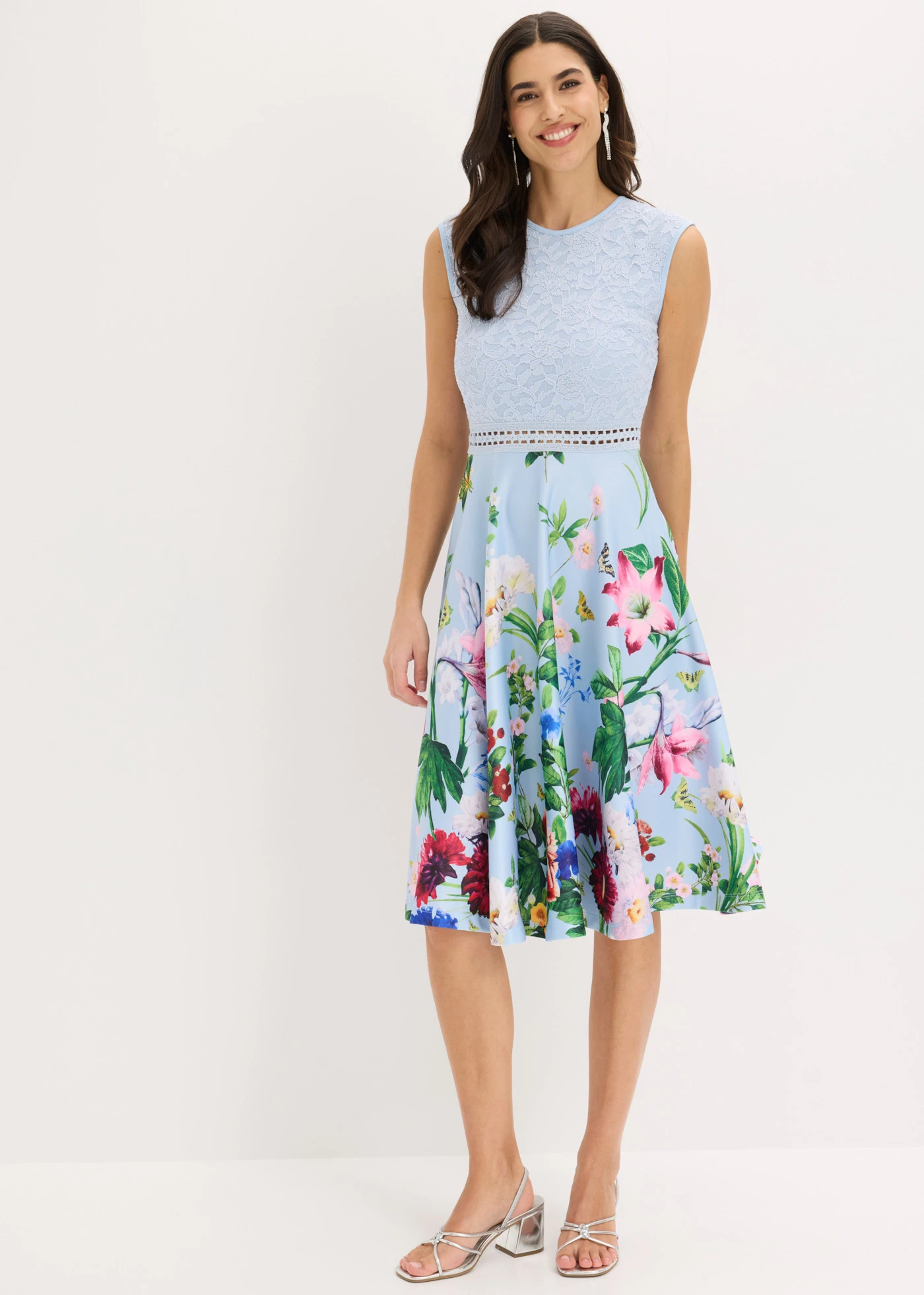 Robe midi à dentelle • bleu clair floral • Boutique bonprix