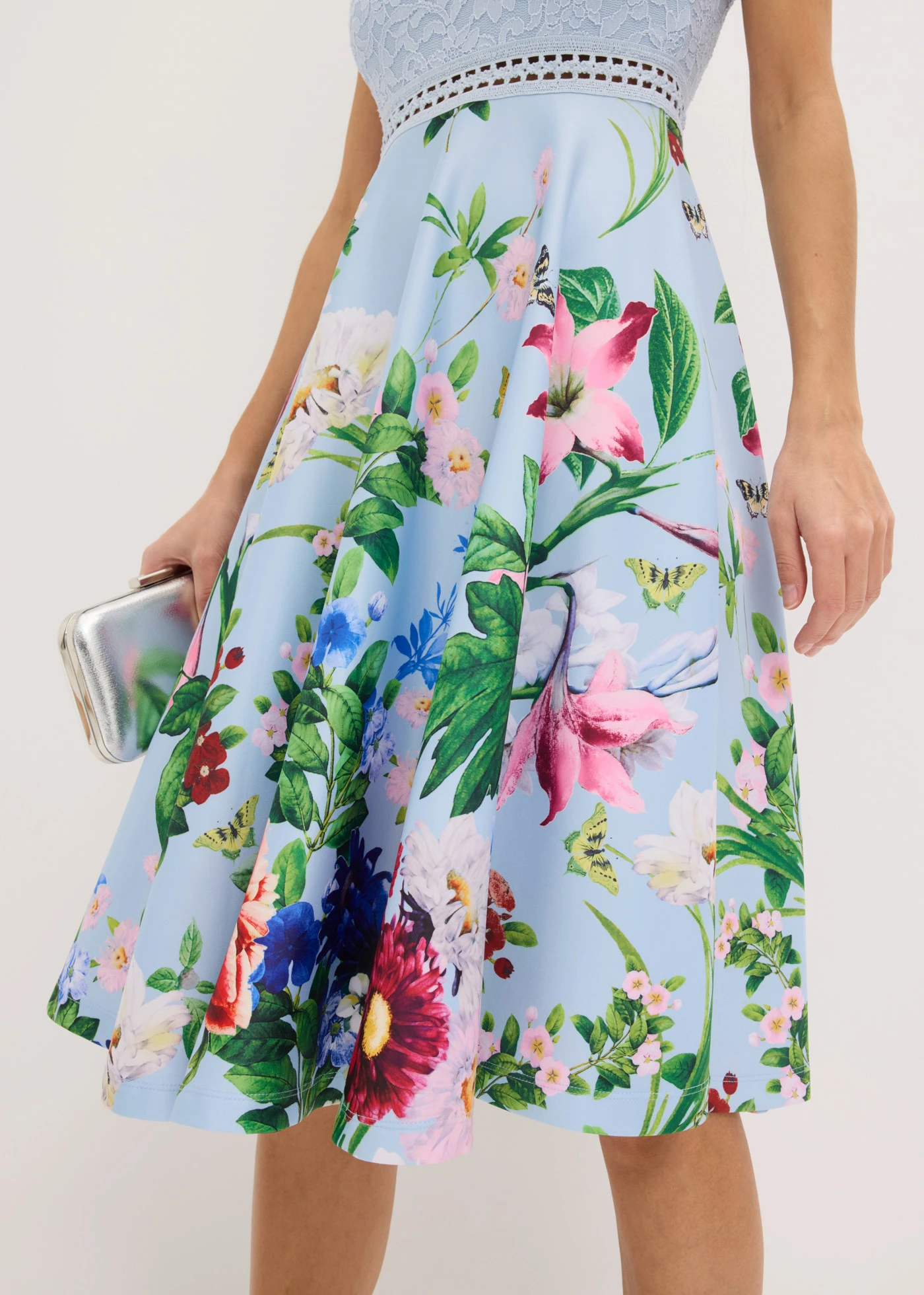 Robe midi à dentelle • bleu clair floral • Boutique bonprix
