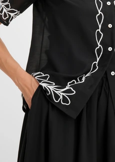 Bluză cu broderie • negru floral • magazin bonprix