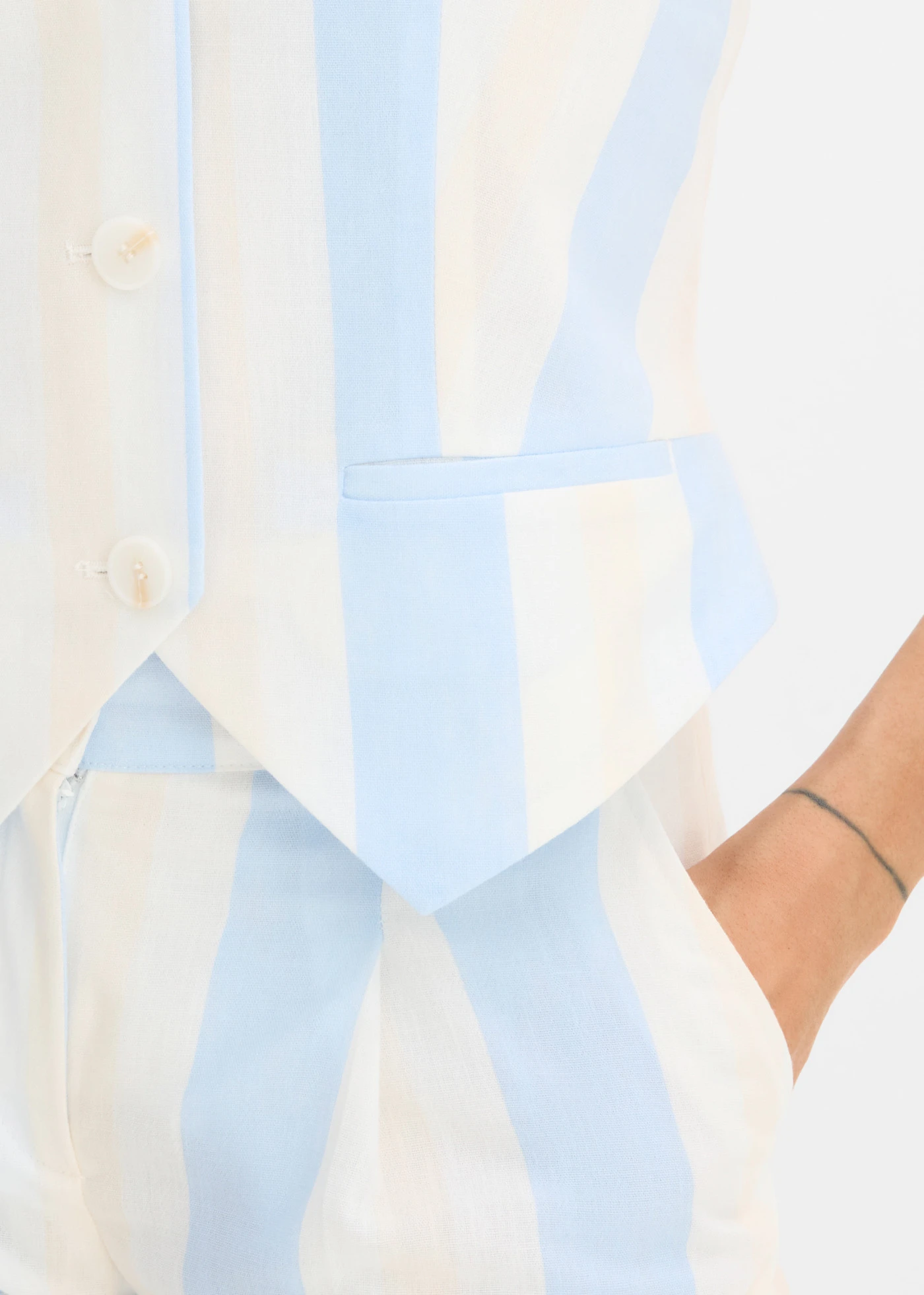 Mouwloze blazer in linnenlook • wit-lichtblauw gestreept • bonprix online shop