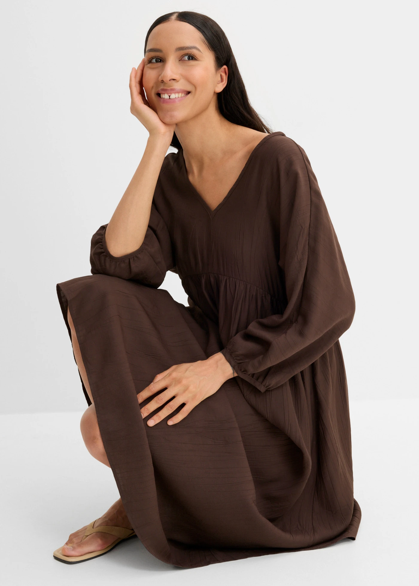 Rochie maxi din amestec moale cu viscoză • maro închis • magazin bonprix