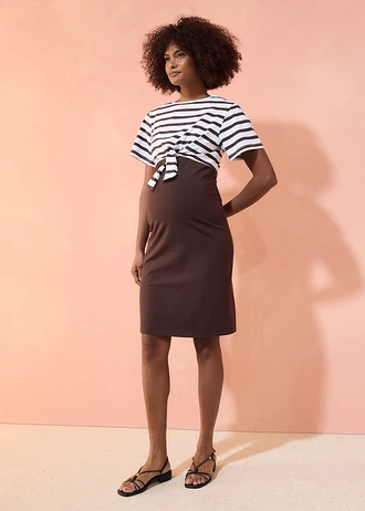 Robe de grossesse et d’allaitement avec T-shirt (ens. 2 pces) • marron foncé-blanc rayé • Boutique bonprix
