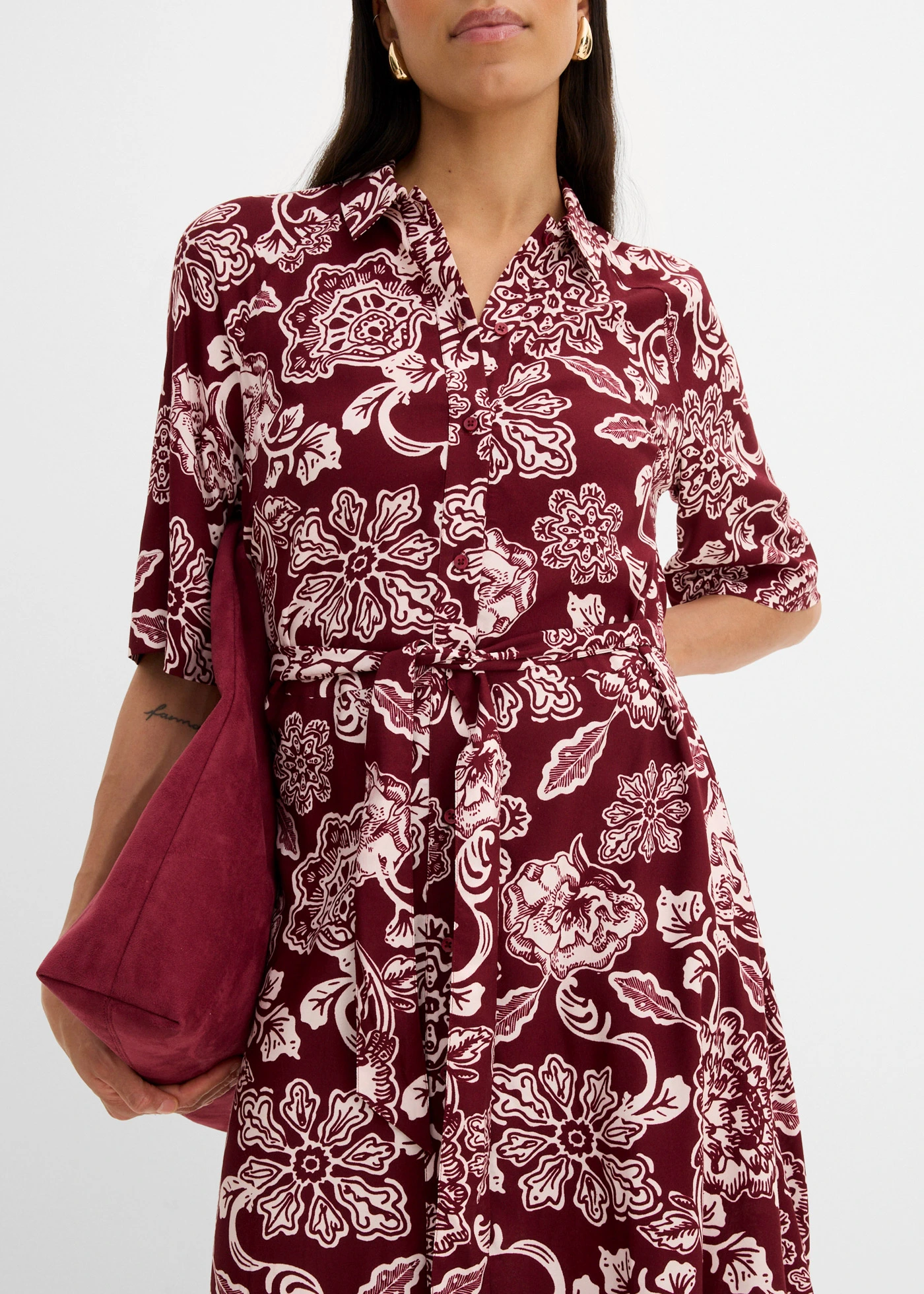 Robe-chemise en viscose fluide • rouge rubis-rose clair floral • Boutique bonprix