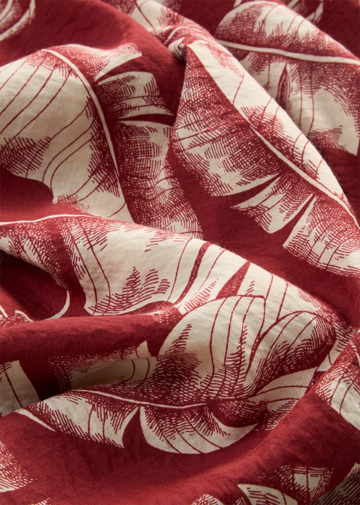 Široké šaty s potiskem po celé ploše, ze směsi s viskózou • pouštní červeno-světle písková s potiskem • bonprix obchod