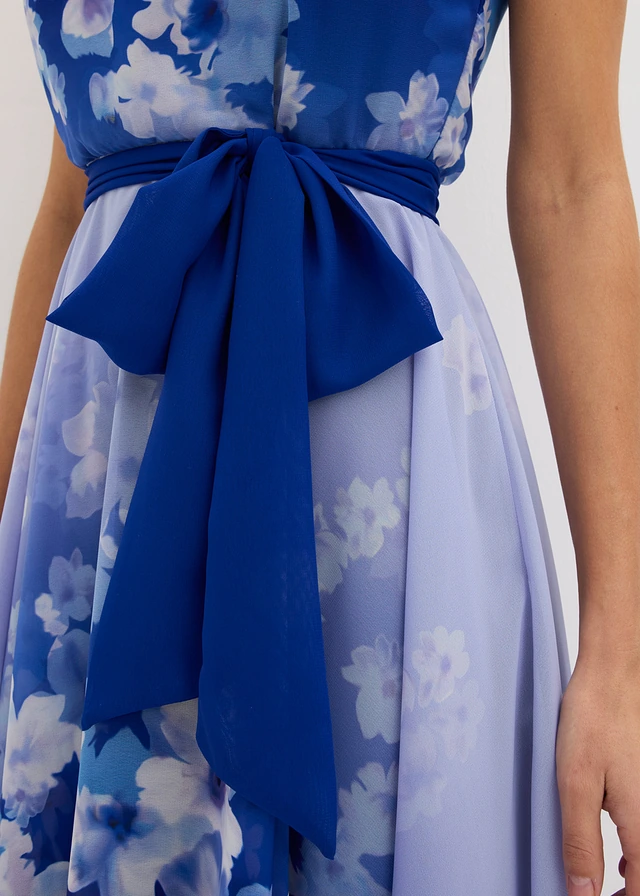 Robe en mousseline avec ceinture à nouer et jupe à pans • bleu floral • product-page.page-title-suffix
