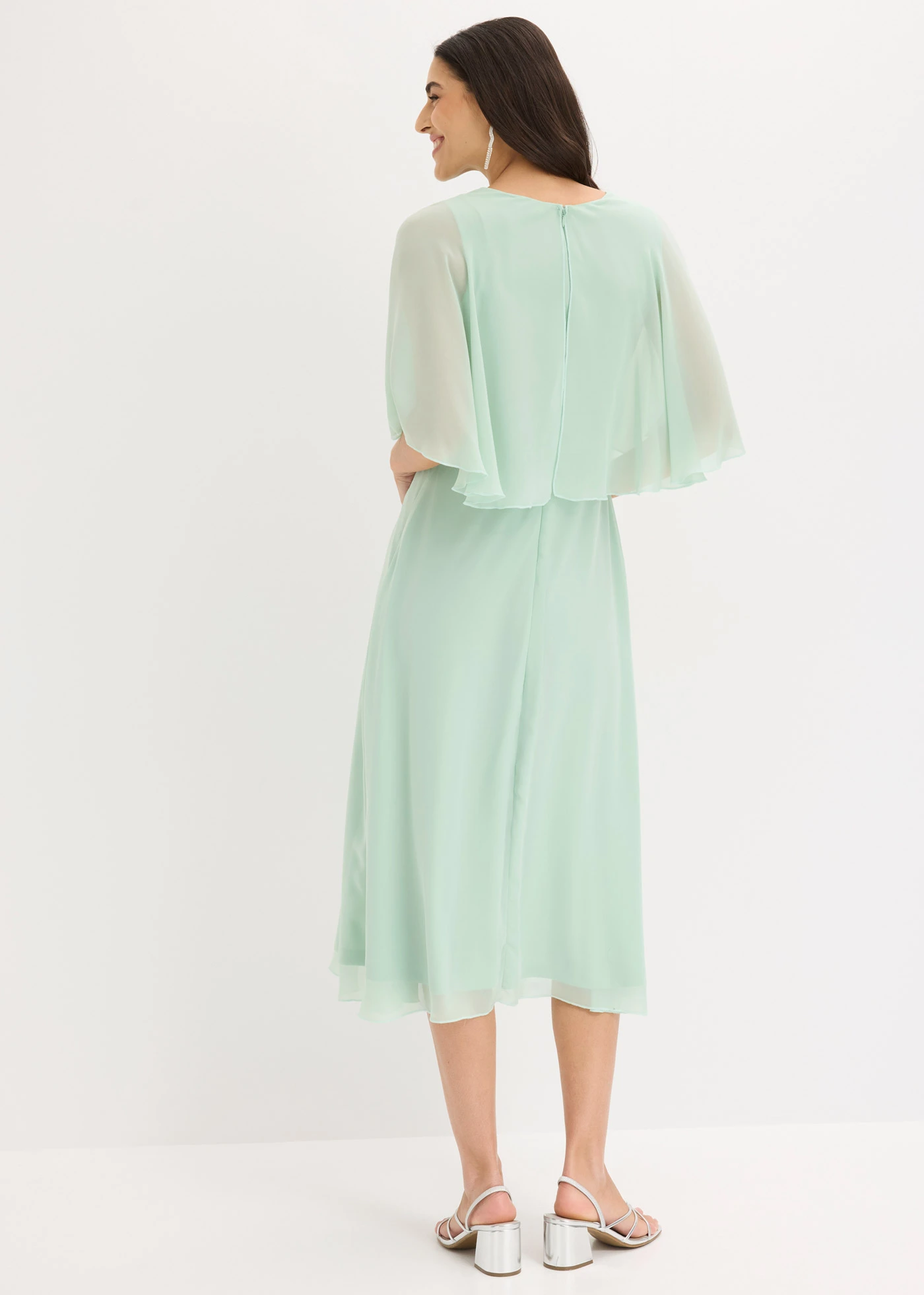 Rochie midi din șifon cu aplicație cu ștrasuri • mentă-cristal • magazin bonprix