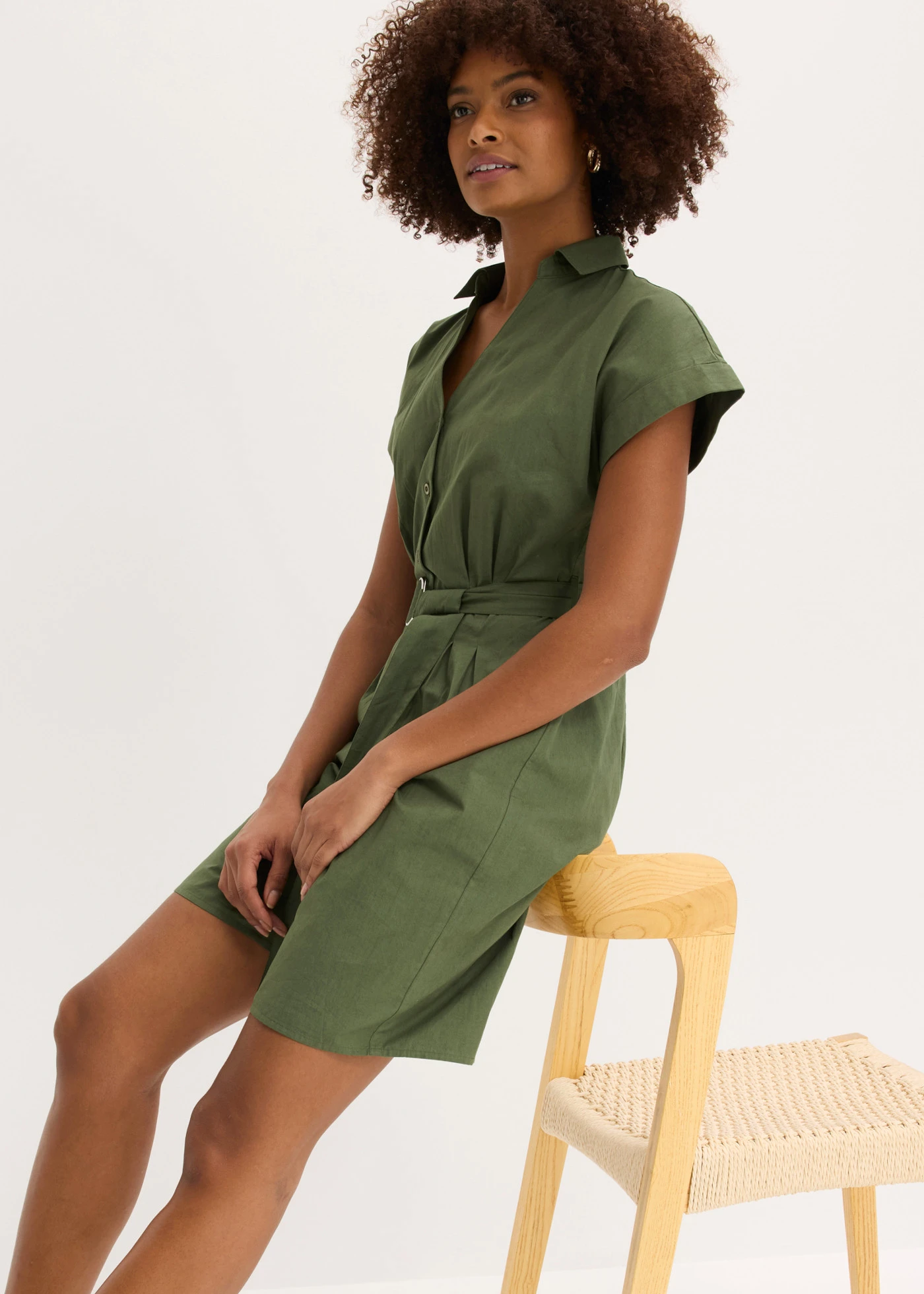 Jumpsuit met strikceintuur • donkerolijfgroen • bonprix online shop