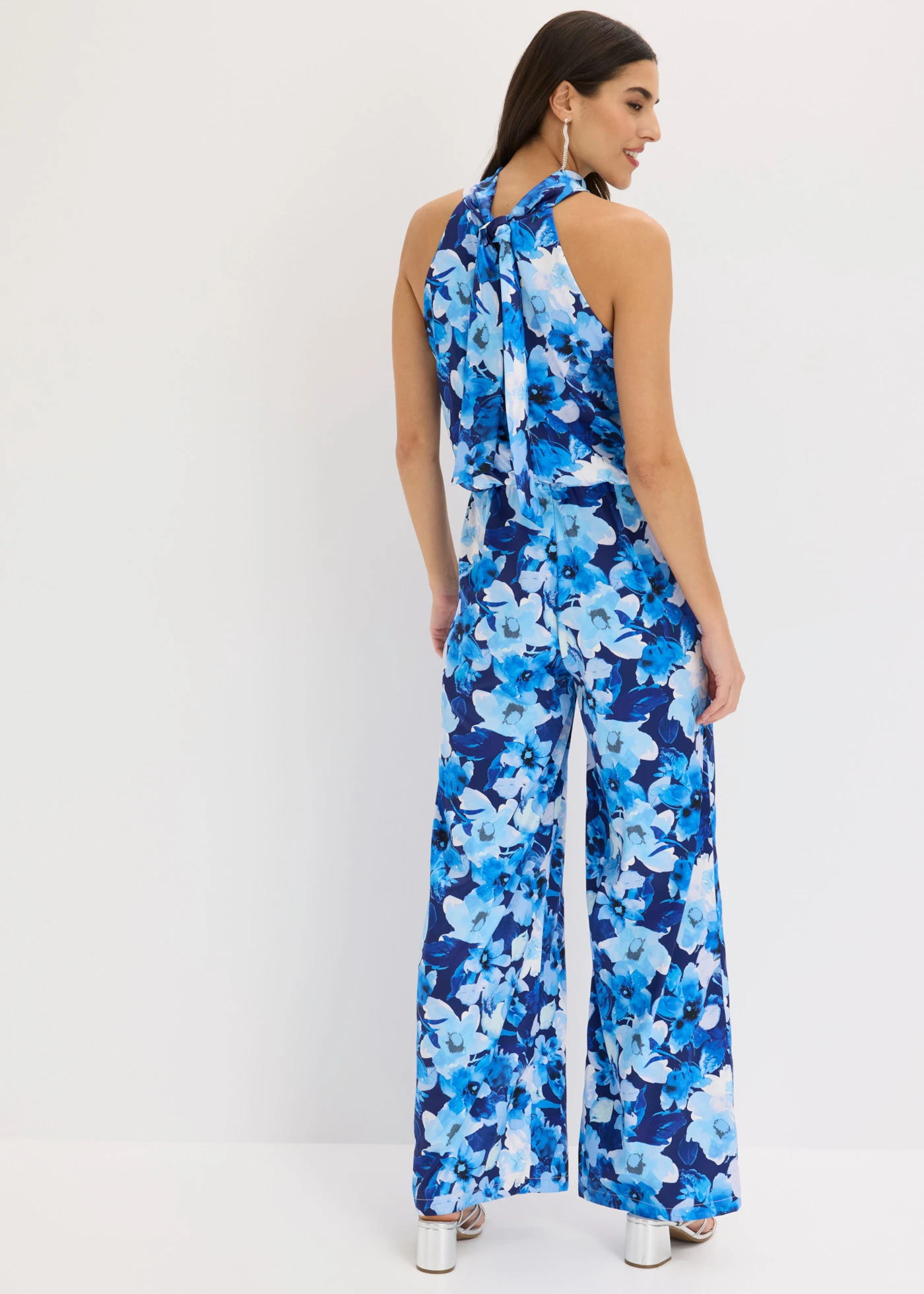 Jumpsuit van glanzend satijn • blauw gebloemd • bonprix online shop