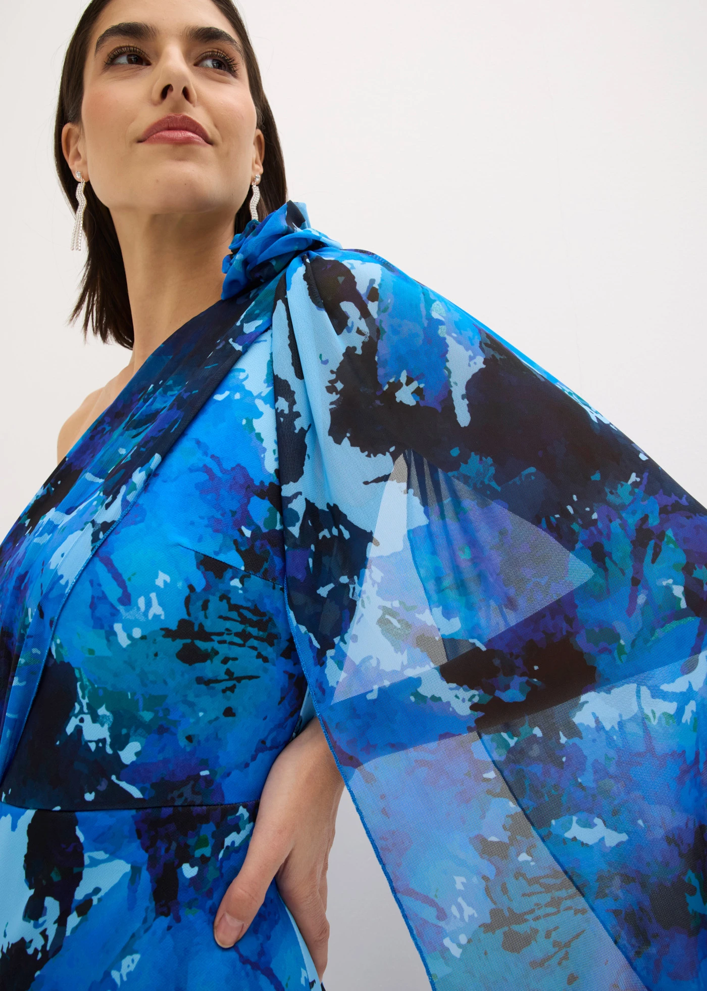 One shoulder galajurk met bloemenapplicatie • blauw gebloemd • product-page.page-title-suffix