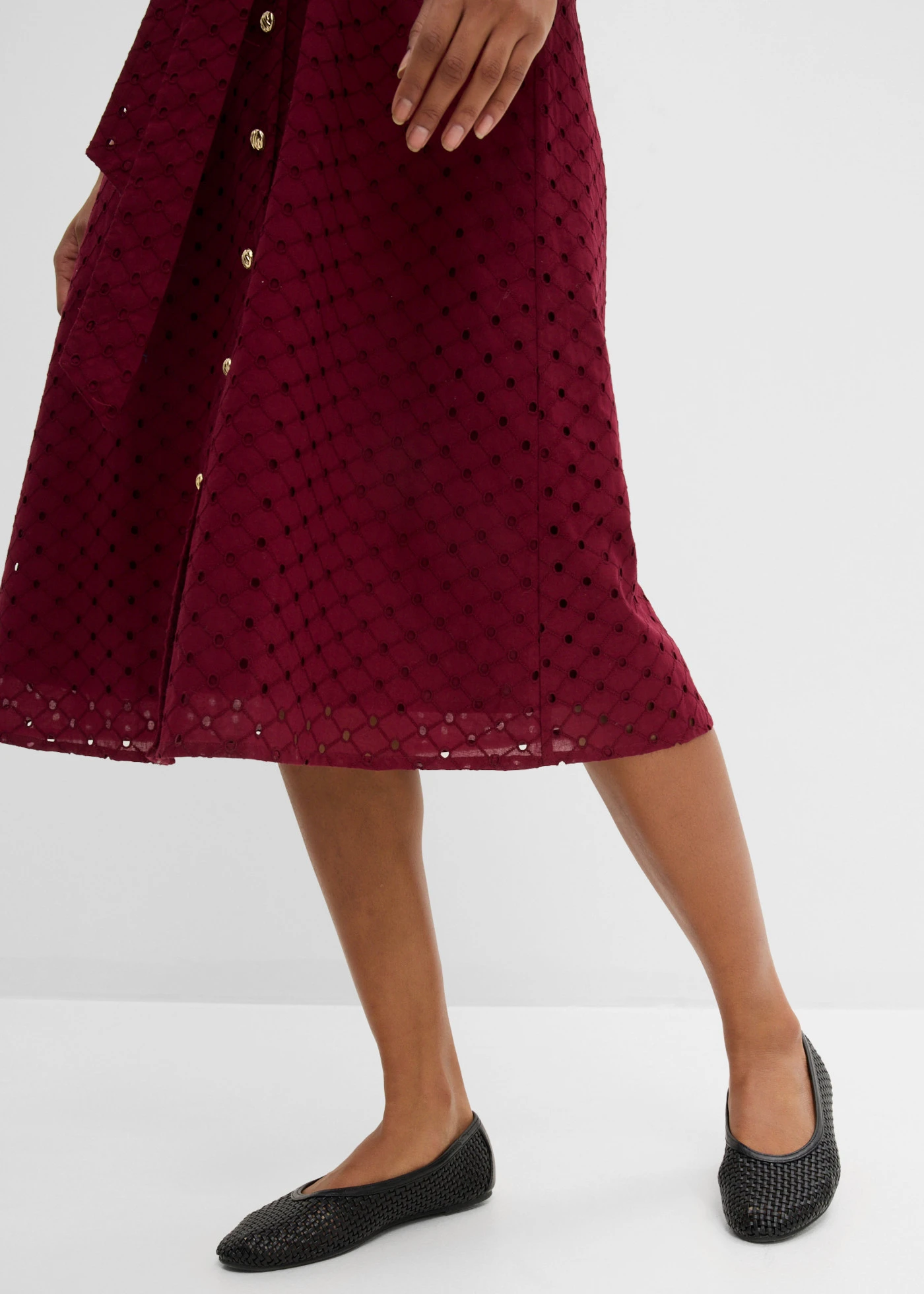 Rochie-cămașă din dantelă perforată • roșu rubiniu • magazin bonprix