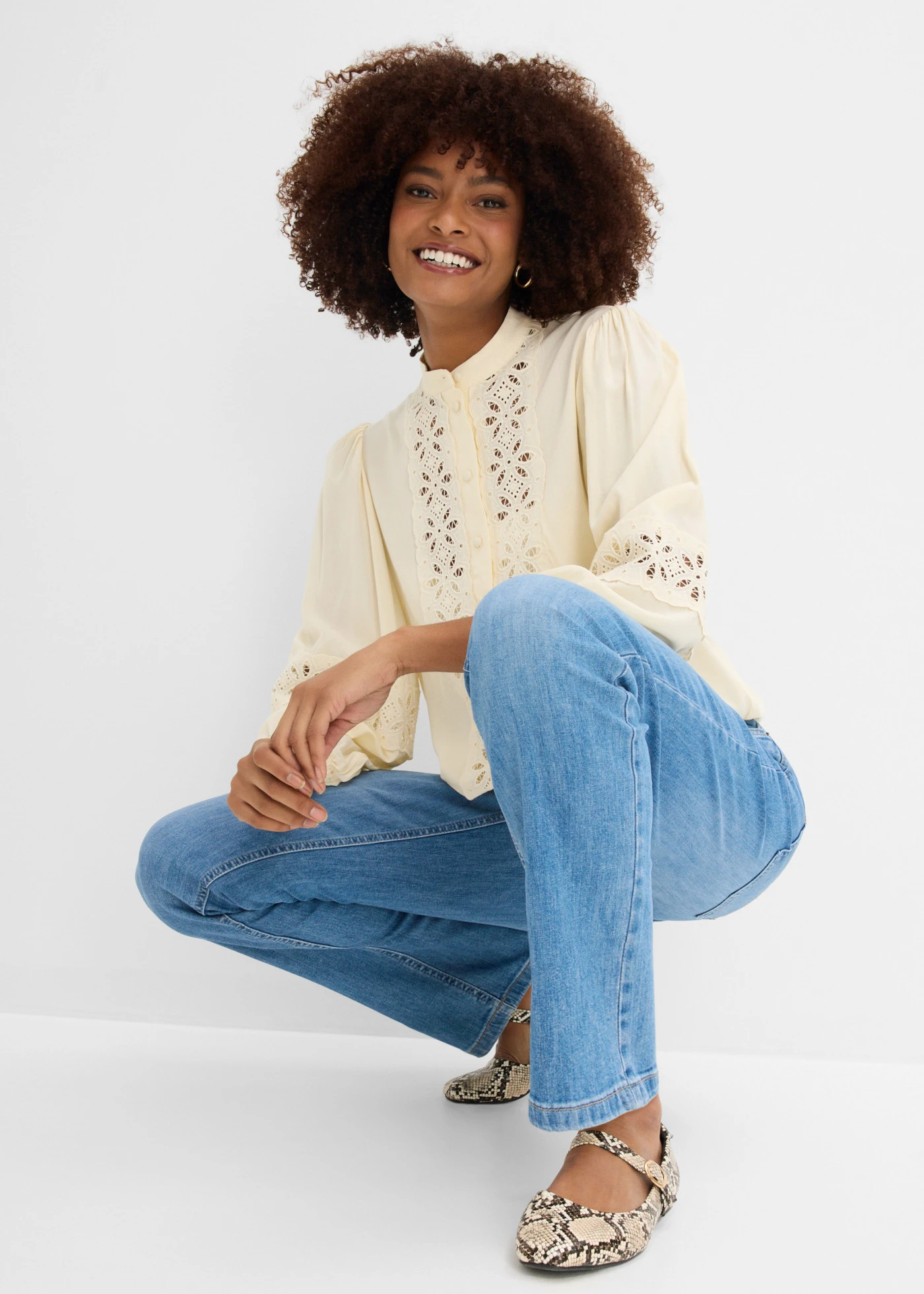 Jean droit taille mi-haute et élastiquée • bleu clair denim used • Boutique bonprix