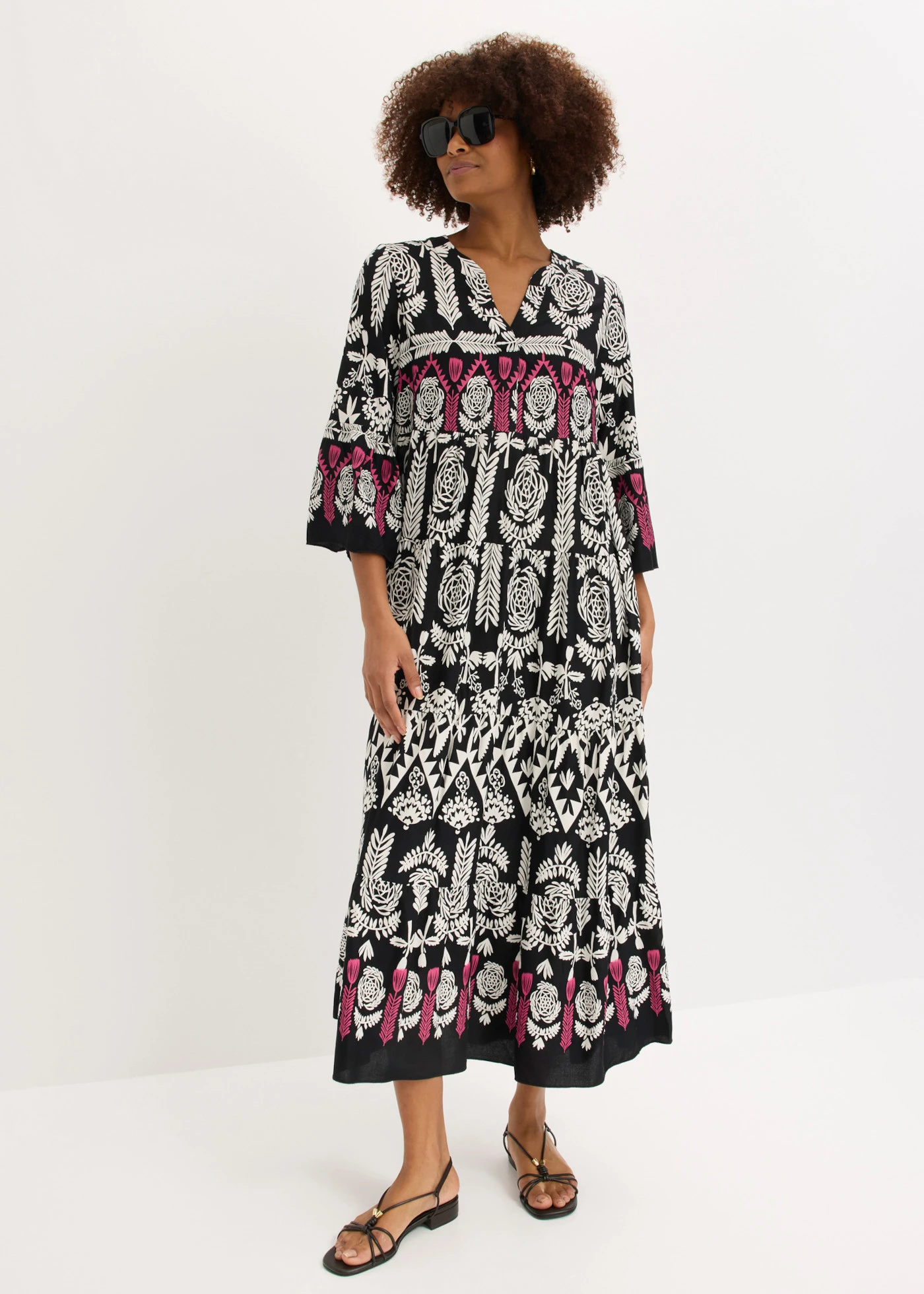 Robe longue en viscose fluide • noir-écru-fuchsia imprimé • Boutique bonprix