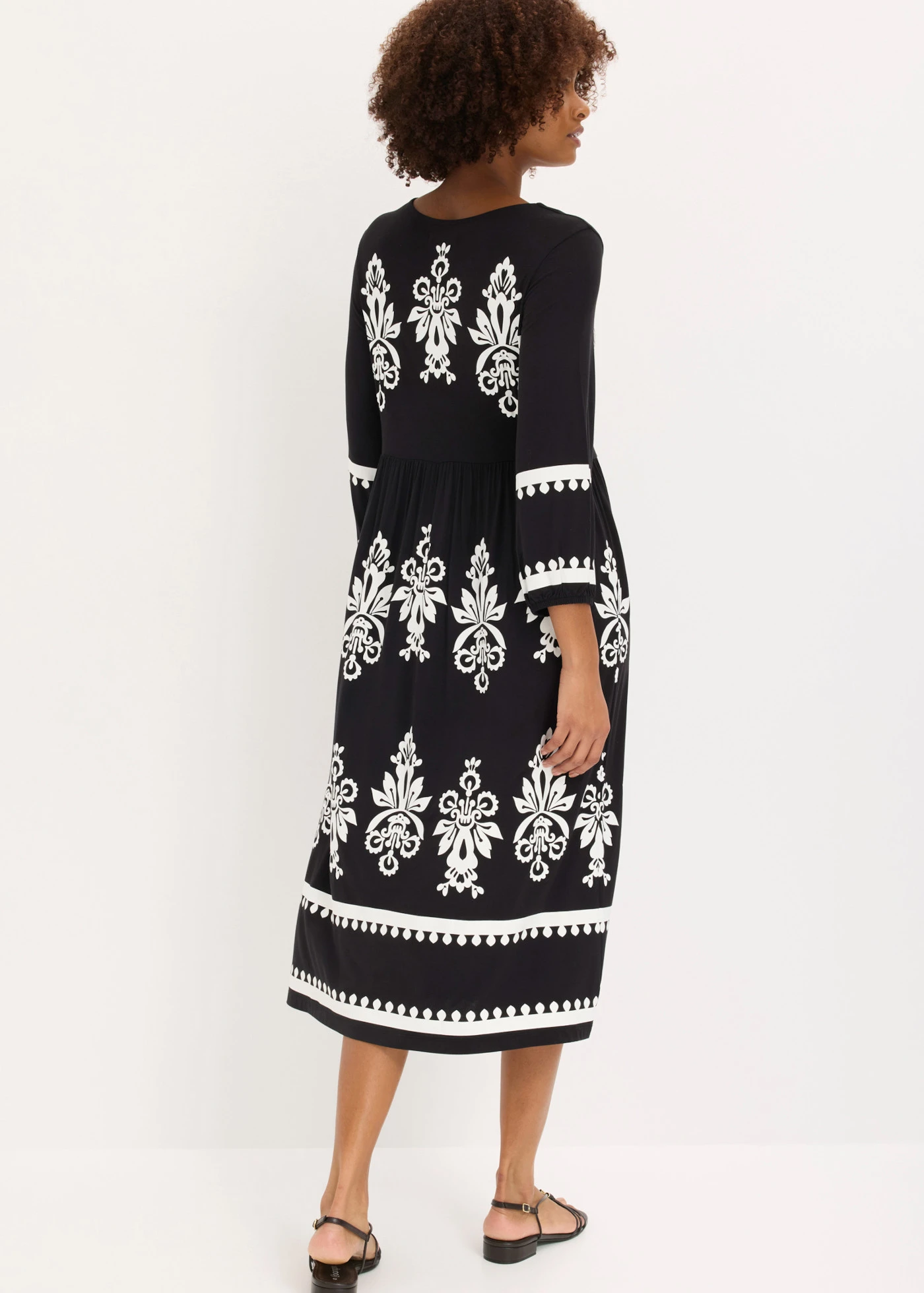 Robe douce en jersey viscose • noir imprimé • Boutique bonprix