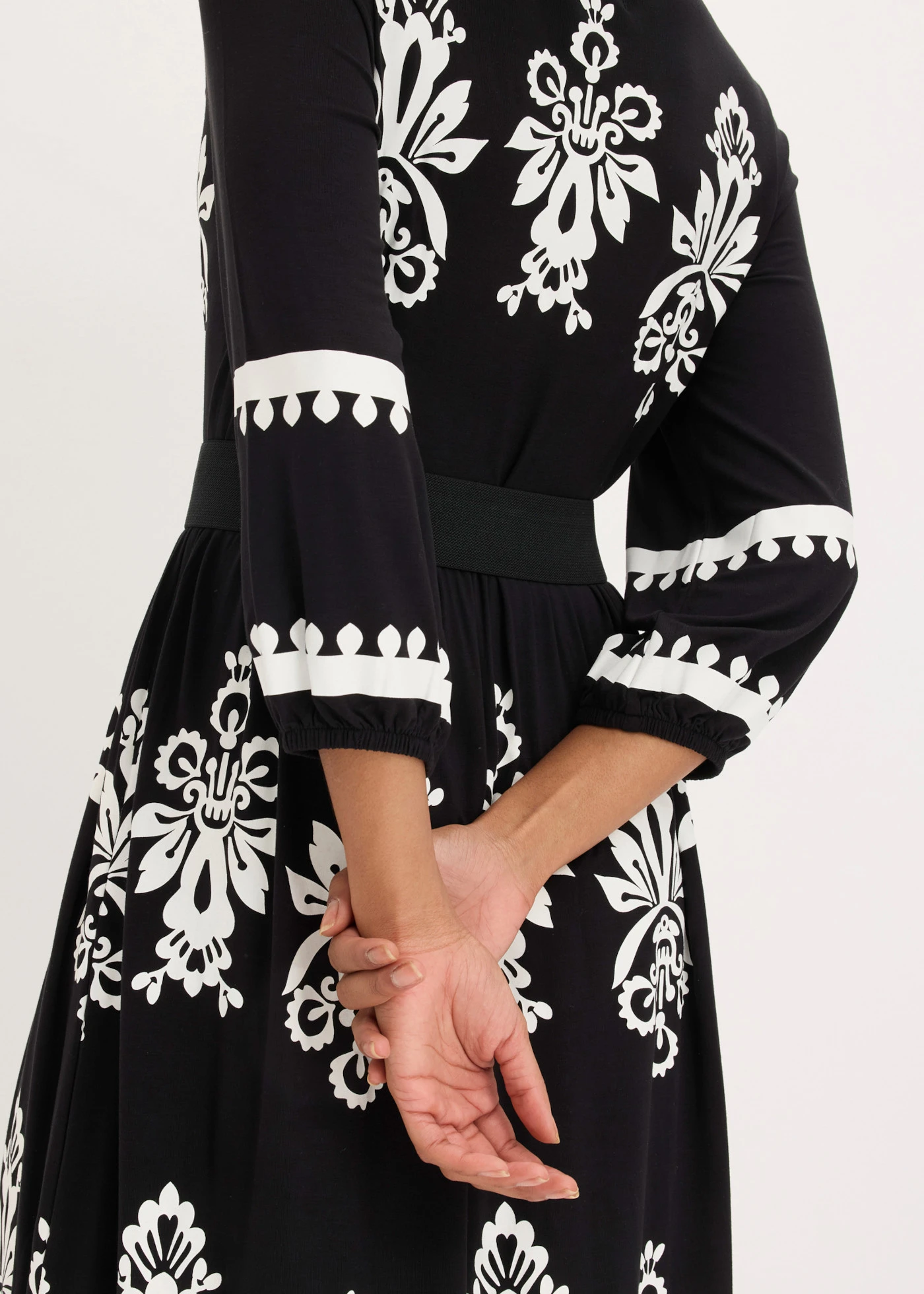 Robe douce en jersey viscose • noir imprimé • Boutique bonprix