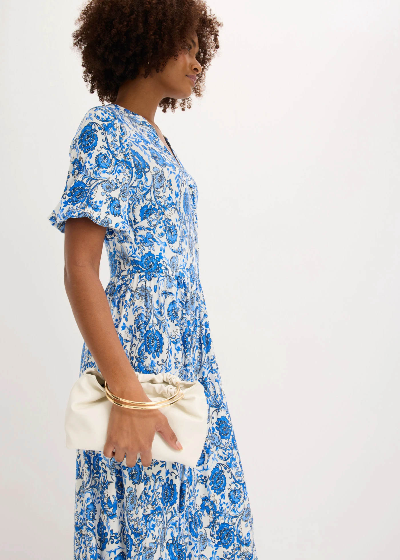 Robe douce en jersey viscose • blanc-bleu floral • Boutique bonprix