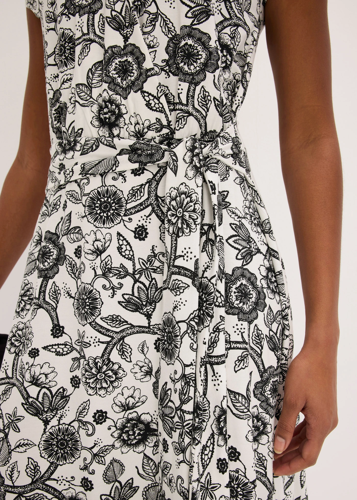 Rochie din jerse din amestec cu viscoză • ecru floral • magazin bonprix