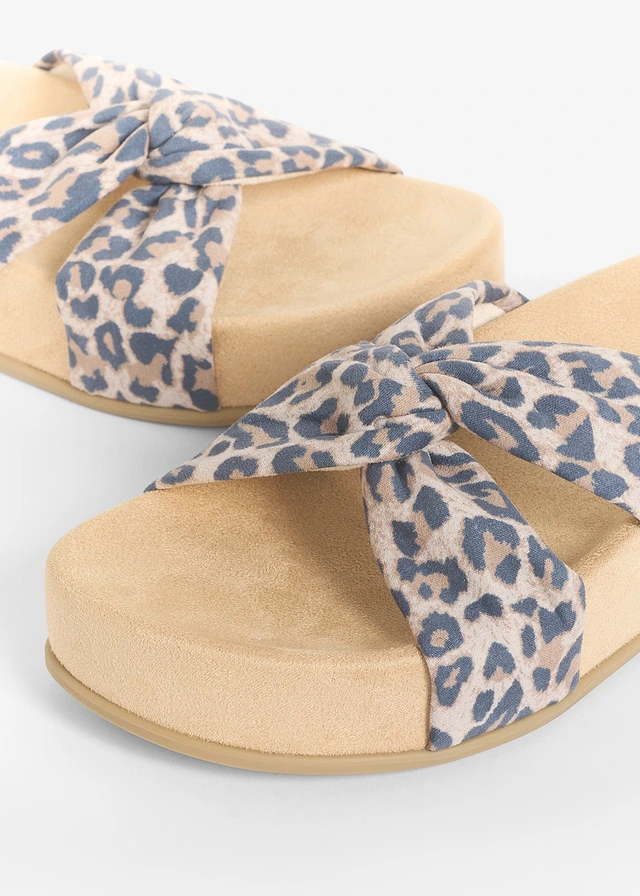 Plateau slippers van Marco Tozzi in dierenlook, Kleur: beige luipaardprint