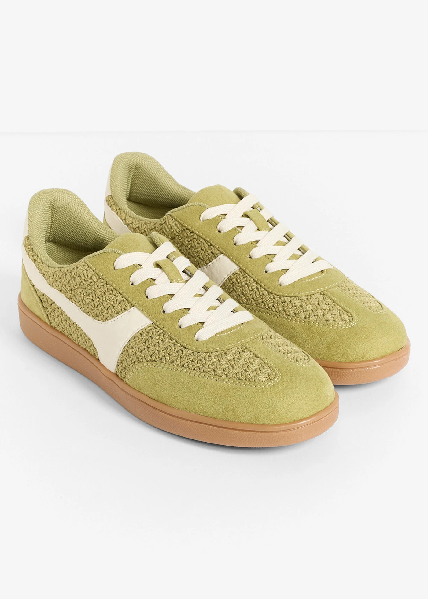 Sneakers au look rétro • vert cactus-blanc nacré • Boutique bonprix