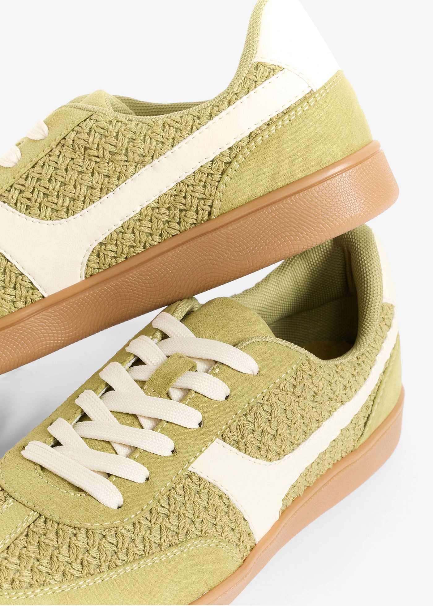 Sneakers in retrolook • cactusgroen-parelwit • bonprix online shop