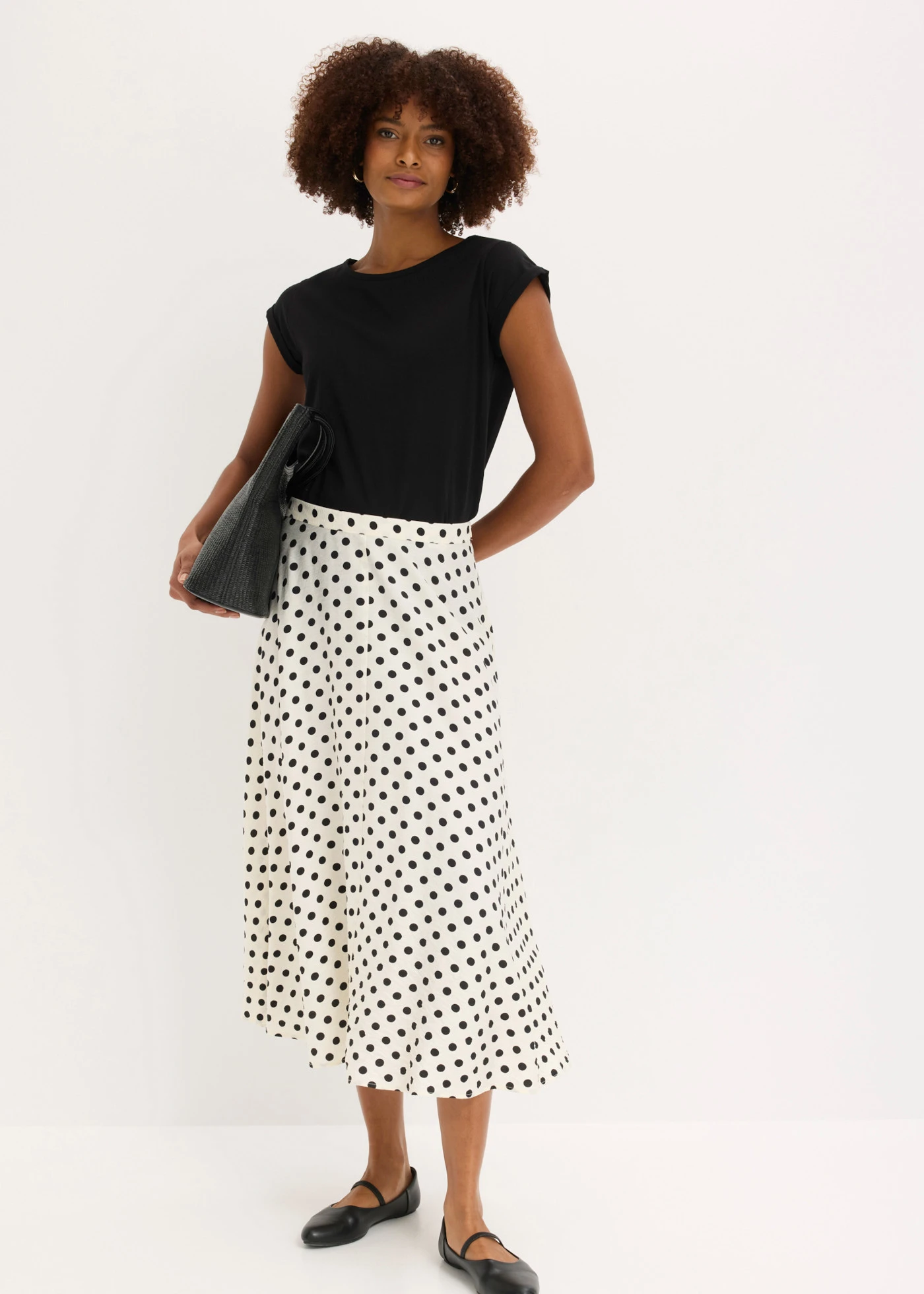 Jupe midi fluide en viscose mélangée • blanc pois noir • Boutique bonprix