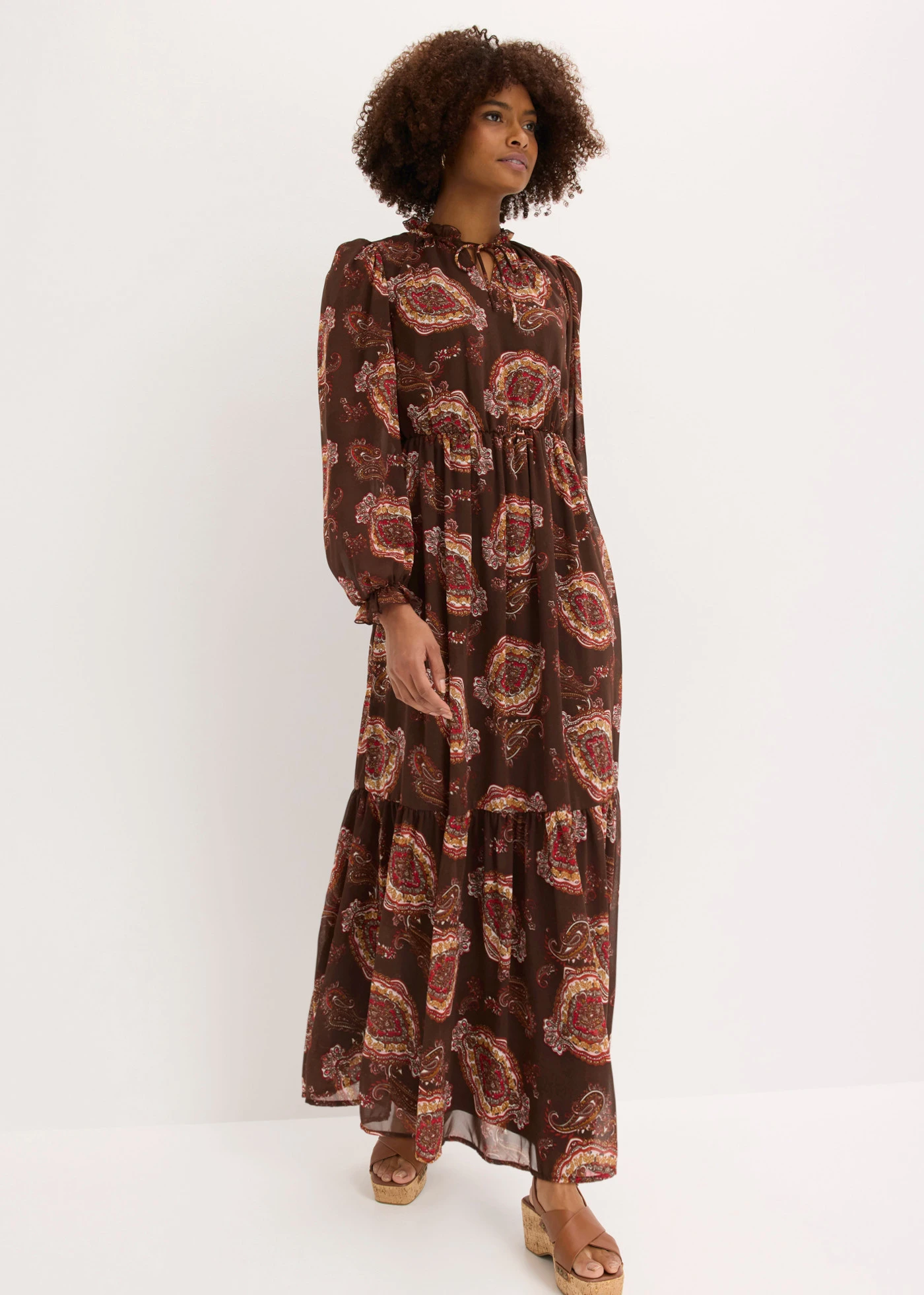 Robe en mousseline • marron foncé imprimé • Boutique bonprix