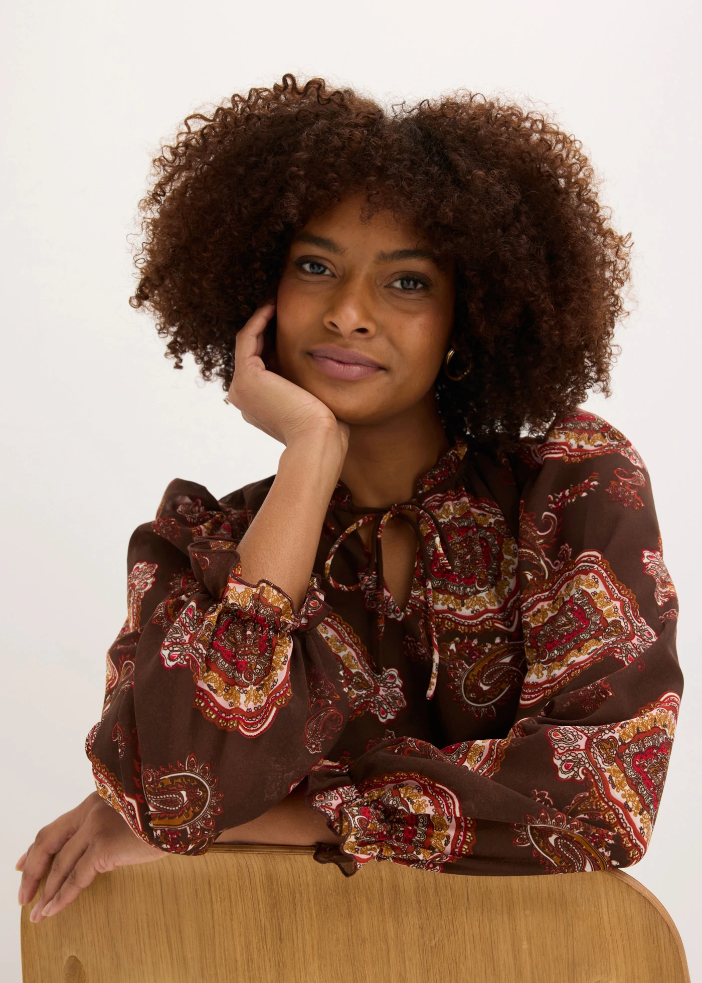 Robe en mousseline • marron foncé imprimé • Boutique bonprix