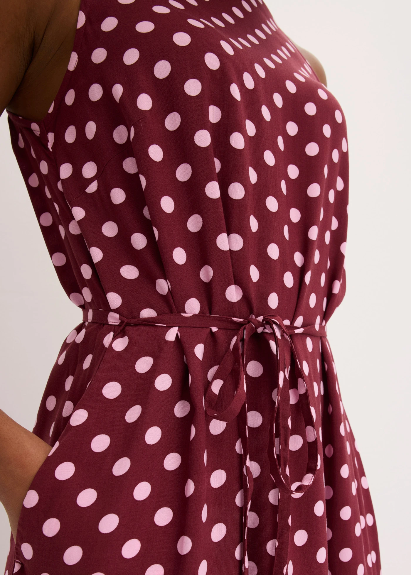 Robe longue et fluide • rouge érable pois rose • Boutique bonprix