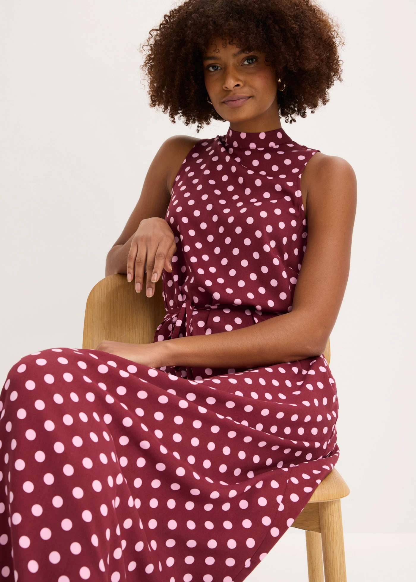 Robe longue et fluide • rouge érable pois rose • Boutique bonprix
