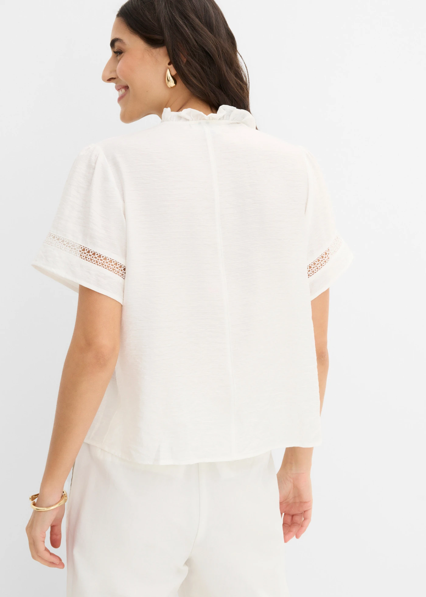 Blouse met korte mouwen en kanten inzetstukken • parelwit • bonprix online shop
