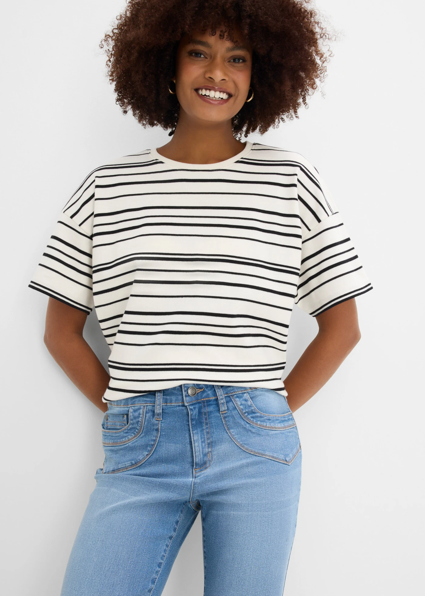 Dżinsy straight, mid waist, cropped • jasnoniebieski denim "used" • sklep bonprix