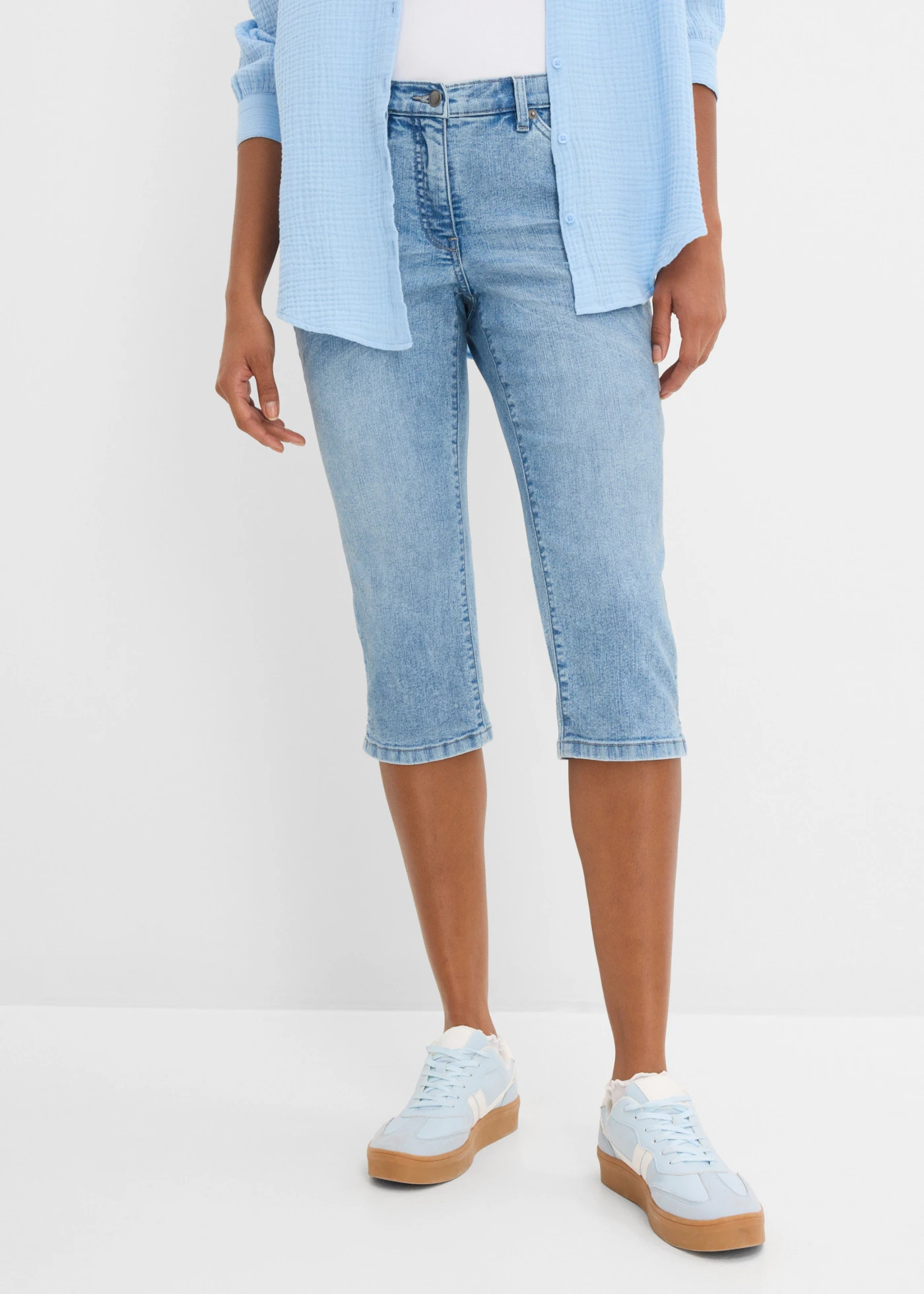 Dżinsy straight, średni stan, ze stretchem • jasnoniebieski denim "used" • sklep bonprix