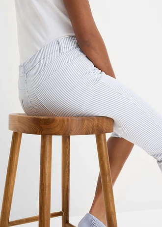 Capri džínsy Mid Waist • biela-modrá denim pásikovaná • obchod bonprix