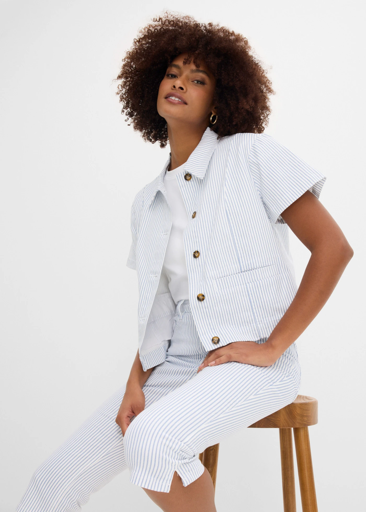 Jean corsaire taille mi-haute • blanc-bleu denim rayé • Boutique bonprix