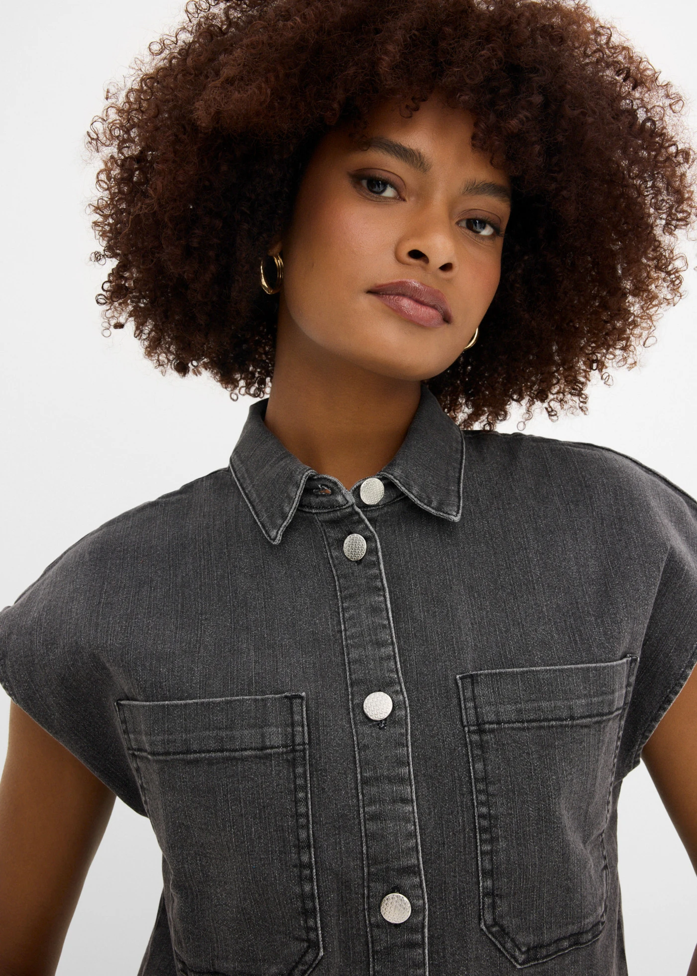 Krótka bluzka jeansowa o kroju pudełkowym • czarny denim "used" • sklep bonprix