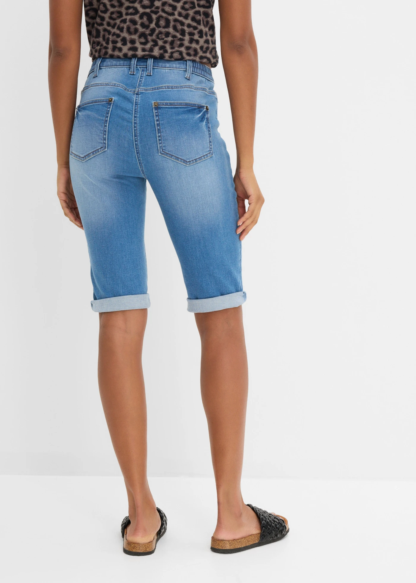 Bermuda en jean, taille mi-haute élastiquée • bleu clair denim used • Boutique bonprix