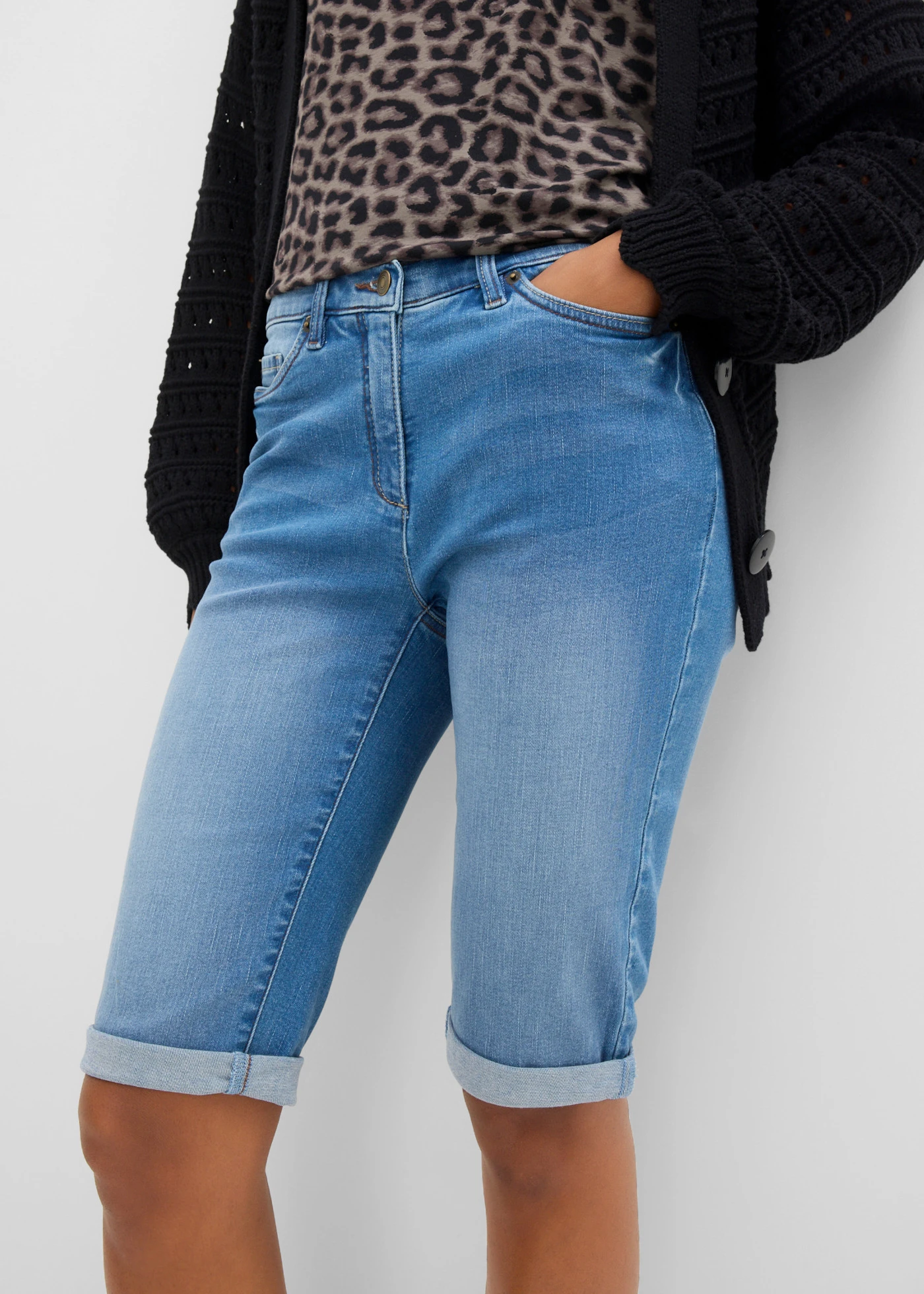 Farmer bermuda kényelmes derékpánttal, Mid Waist • világoskék denim, használt hatású • bonprix áruház