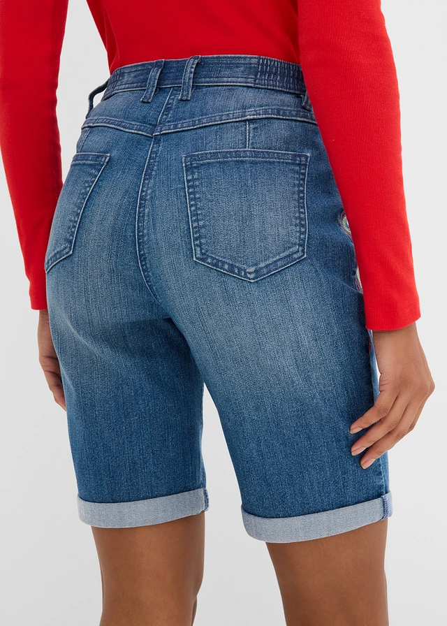Farmer bermuda Mid Waist, hímzéssel és kényelmes derékpánttal • kék denim • bonprix áruház