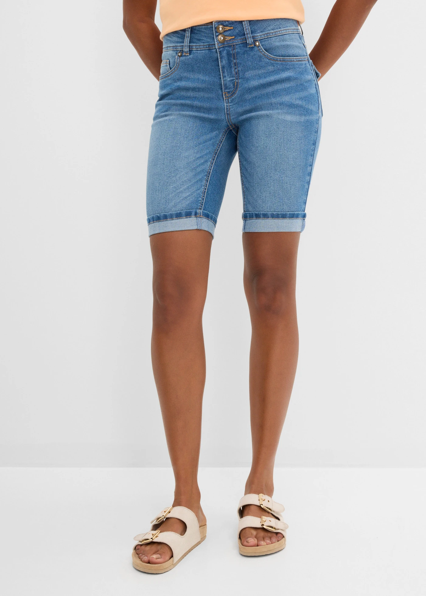 Farmer bermuda, Mid Waist • világoskék denim, használt hatású • bonprix áruház