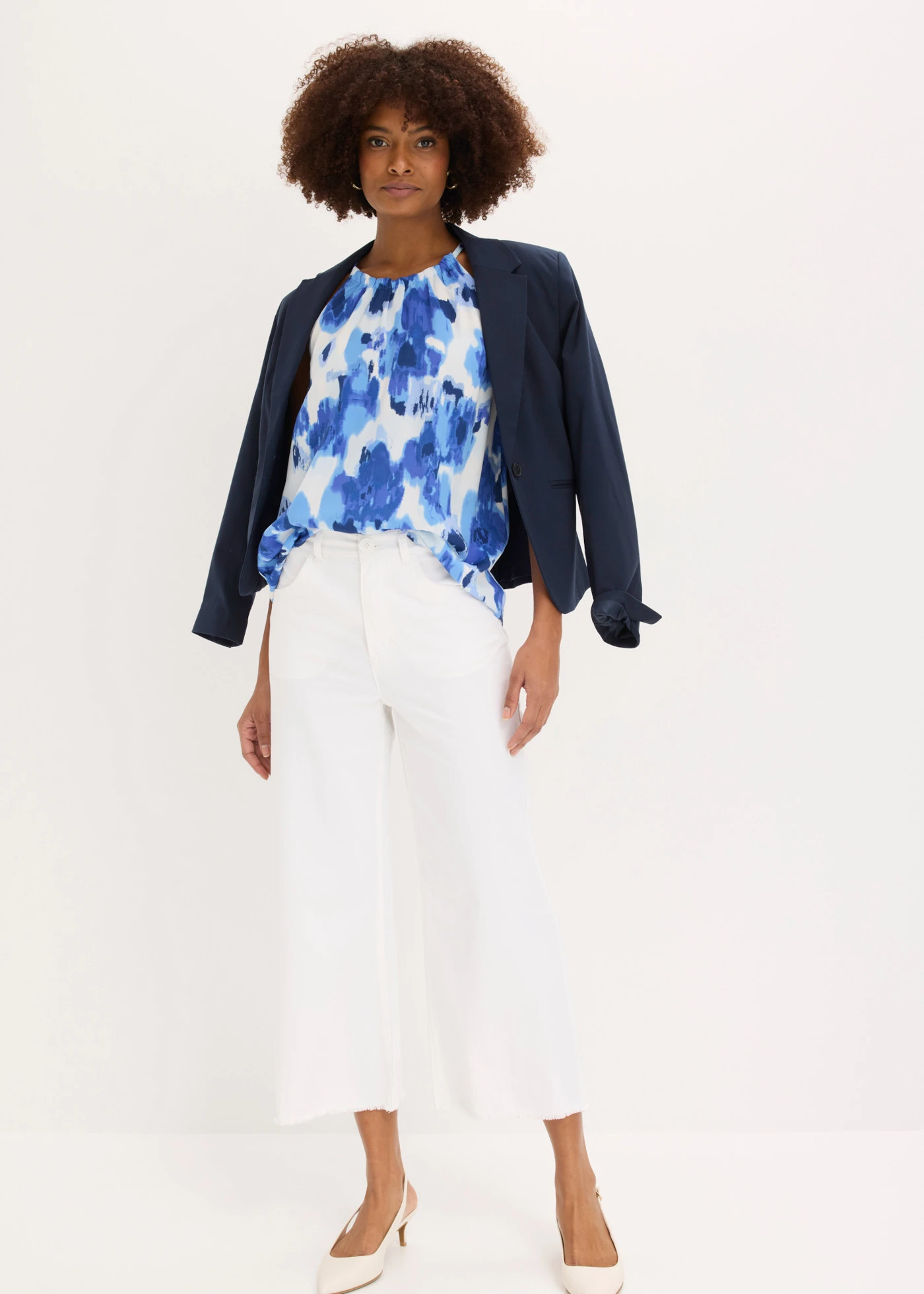 Gedessineerde blousetop • crème/blauw gebloemd • product-page.page-title-suffix