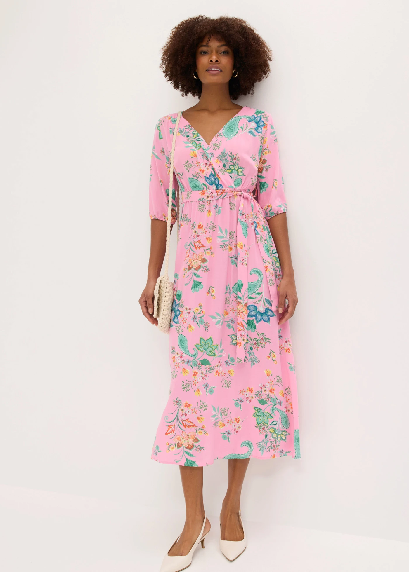 Rochie midi din viscoză fluidă • roz cu flori • magazin bonprix