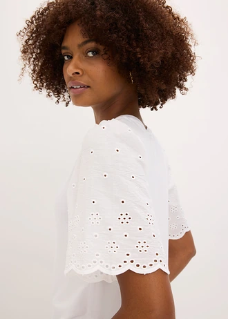 Bluză tricot din amestec moale de viscoză, cu broderie spartă • alb • magazin bonprix