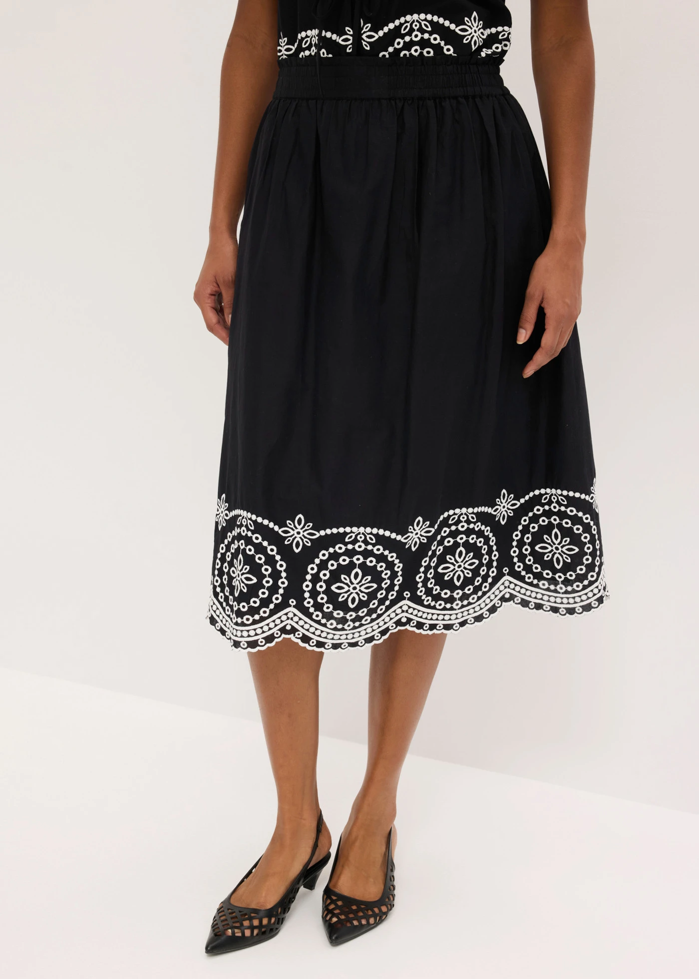 Midirok met broderie anglaise van puur katoen • zwart/wit • bonprix online shop