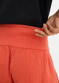 Pantacourt en gaze de coton • rouge cannelle • Boutique bonprix