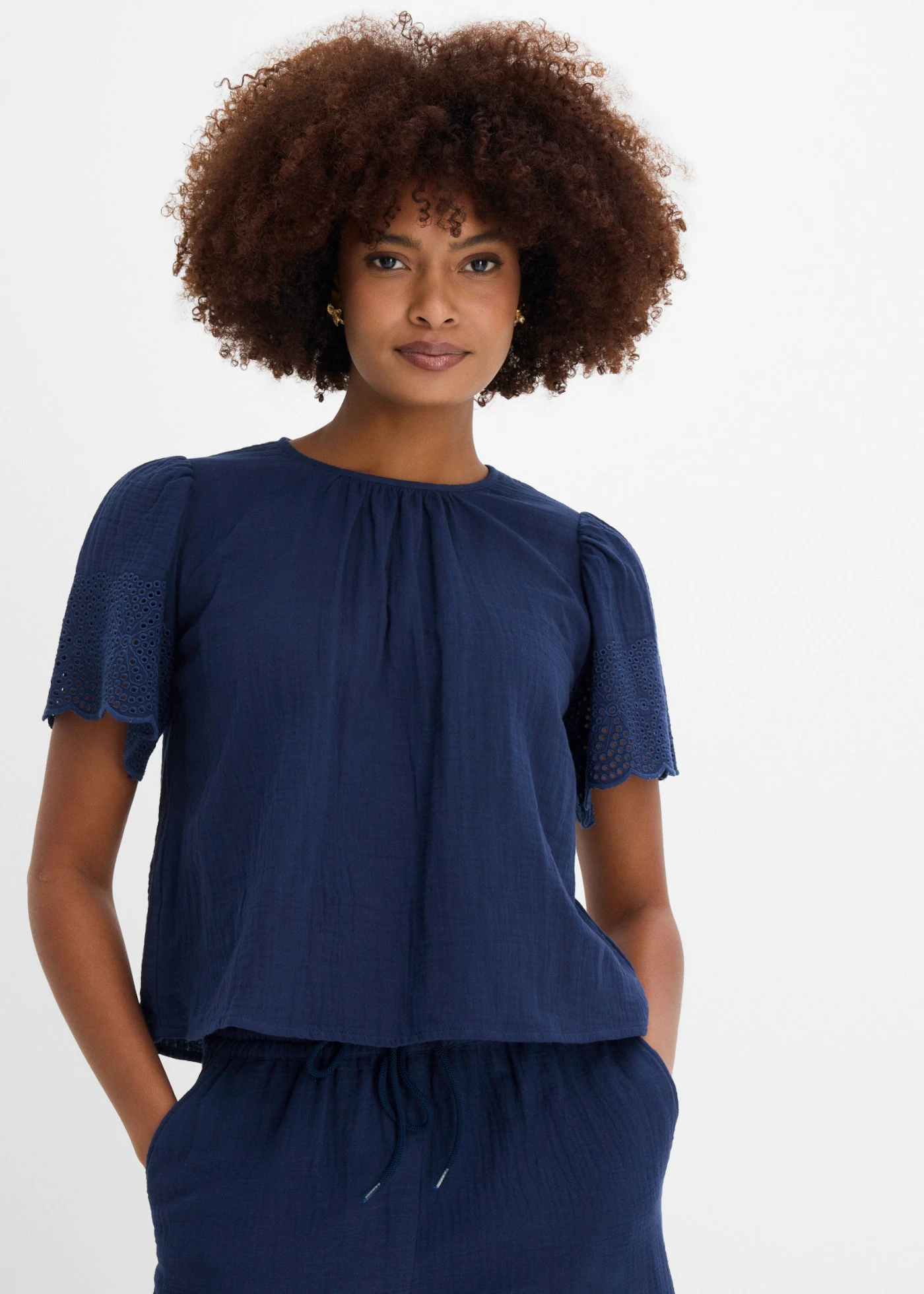 Blouse met korte mouwen van luchtige mousseline • donkerblauw • bonprix online shop